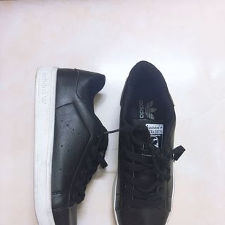 Giày sỉ lẫn lộn