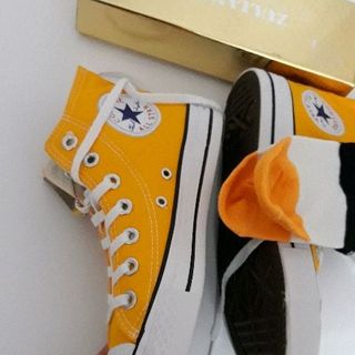 Giày sneaker CV cao cổ nữ
