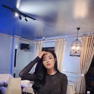 đầm body nhũ kim tuyến xoắn ngực