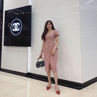 đầm caro nhuyễn nút gỗ