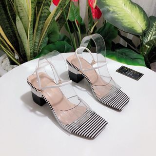 giày sandal mang hai kiểu