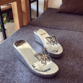 dép cuồng hoa