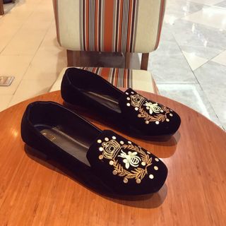 giày bup bê in hình ong họa tiết