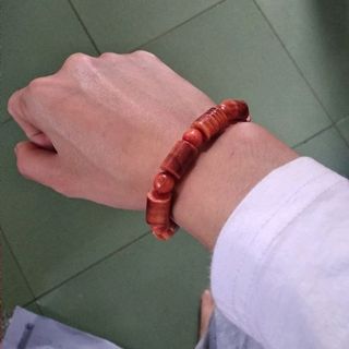 vòng tay phong thuỷ gỗ huyết long kiểu trúc 10ly