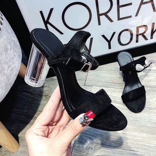 giày sandal gót vuông trong