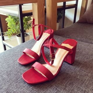 giày sandal gót vuông