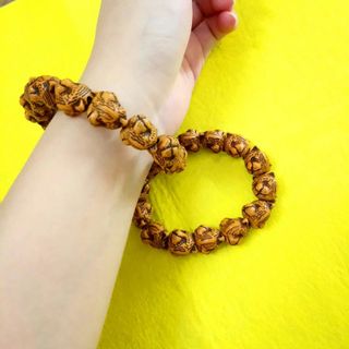 chuỗi đeo tay phong thủy mẫu y hình giá sỉ 15k 1 chuỗi z a l o 0 9 8 72 1 79 5 2