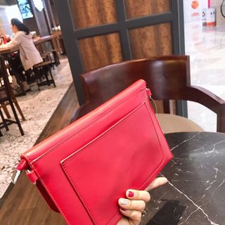 ví cầm tay có dây đeo giá rẻ