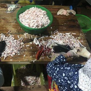 chân gà tươi rút xương