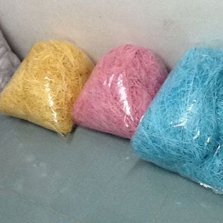 xốp màu và giấy rơm