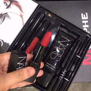 Bộ trang điểm 6 món gồm 2 son 1 mascara 1 bút vẽ 1 chì mày 1 kem nền che khuyết điểm giá sỉ