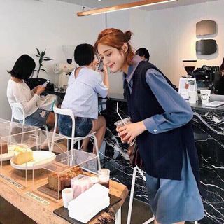 Set đầm sơ mi kèm khoát gile len cộc tay xanh dương MÃ SETDMTGGILE1710