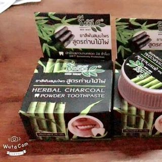 Kem làm trắng răng Thái Lan Herbal Charcoal Powder