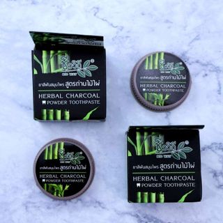 Kem làm trắng răng Thái Lan Herbal Charcoal Powder