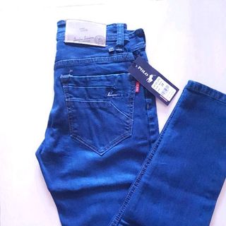 Quần jean nam ống đứng và co giãn