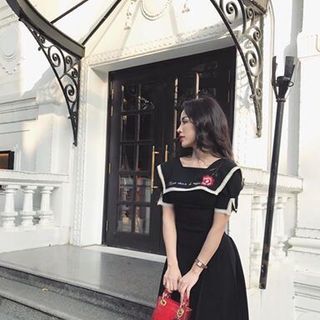 đầm thêu hoa đỏ