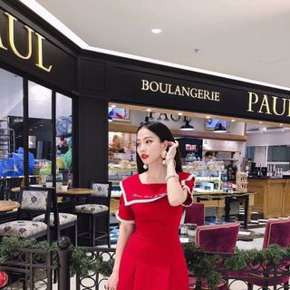 đầm thêu hoa đỏ