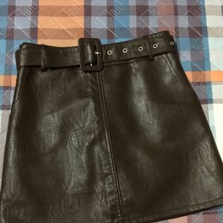 Chân váy da size L có quần bên trong