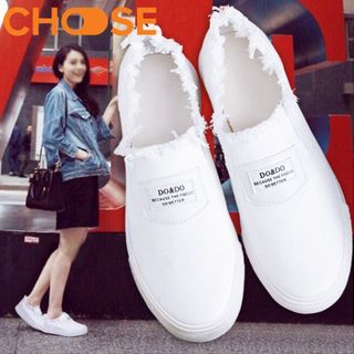 Giày Lười Nữ Độn Đế Slip-on Đẹp Màu Trắng Cách Điệu Phong Cách Thu Đông 2402 giá sỉ