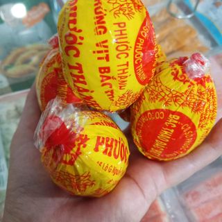 TRỨNG BÁT THẢO GIẤY ĐỎ