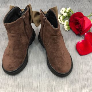 Bốt bé gái