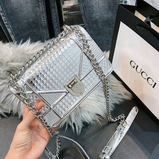 túi đeo chéo 
Size 20cm
Hàng QC fom đẹp giá sỉ