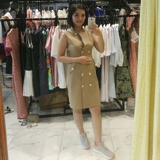 Đầm cổ vest