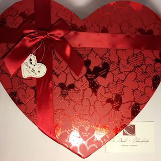 Hộp đựng quà valentine hot nhất 2019