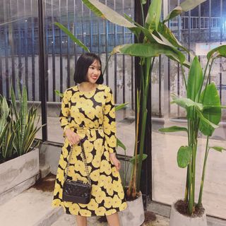 Đầm hoa vàng cột eo