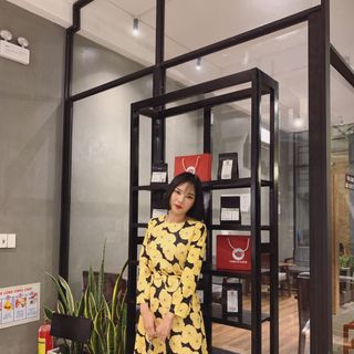 Đầm hoa vàng cột eo