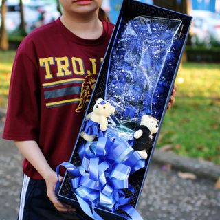 Hộp hoa sáp thơm 33 bông-cặp gấu tuyết