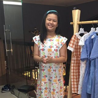 Đầm suông trắng hình đàn cá nhiều màu bơi cho bé gái HIKARI-9
