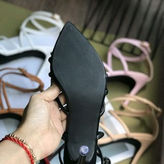 Giày sandal dây mảnh trẻ trung