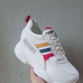 Giày nâng đế nữ