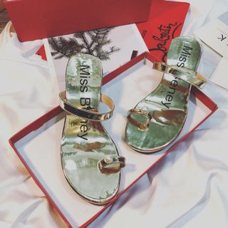 Dép xỏ ngón
