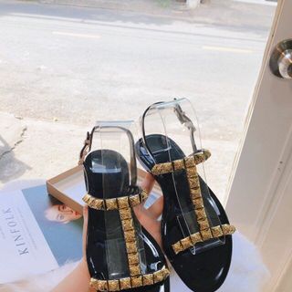 Giày sanda nhựa đinh