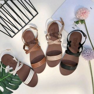 Giày sandal xẹp cá tính