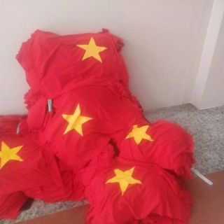 Áo Cờ Và Băng Rôn