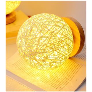 Đèn phòng ngủ đèn trang trí bằng mây đế gỗ tròn tiện lợi đường kính 20cm
