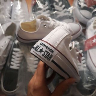 Giày sneaker CV