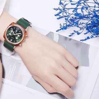 Đồng hồ nữ thời trang WWOOR 8860 mặt đá nhân tạo