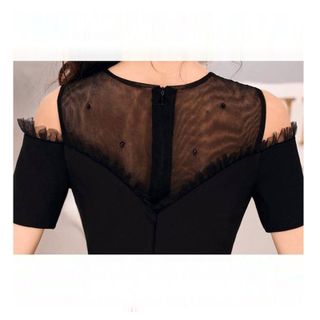 Đầm Dạ Hội Đen Sang Trọng Hở Vai Lưới Đính Hạt Lấp Lánh