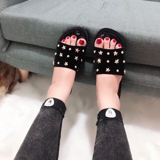 Dép xuồng đính phụ kiện