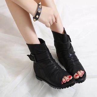 Giày bit đế thấp