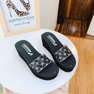 Dép xuồng quai ngành