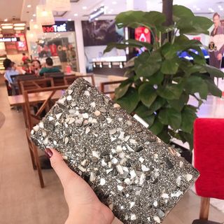 Ví đá dự tiệc