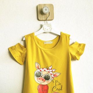 Đầm thun vàng rớt vai in hình bé heo đội nơ cho bé gái HIKARI-23
