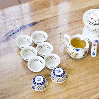 Bộ trà thấu quang Hoa Xuân độc đáo