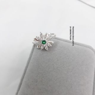 nhẫn bạc PNJ họa tiết hoa đính ngọc bích