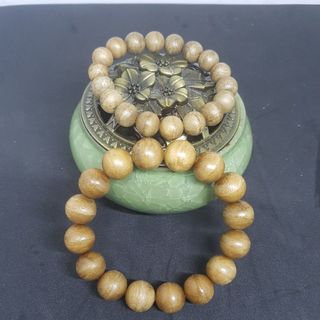 Vòng trầm hương indo tự nhiên size 12mm